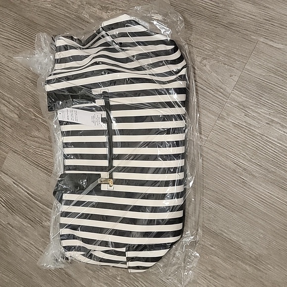 NWT Alice + Olivia Duffle Bag in Positano Stripe - Picture 7 of 8